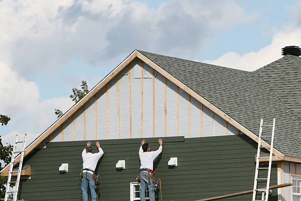 Professional Emergency Siding Repair technician working in Grantville, GA